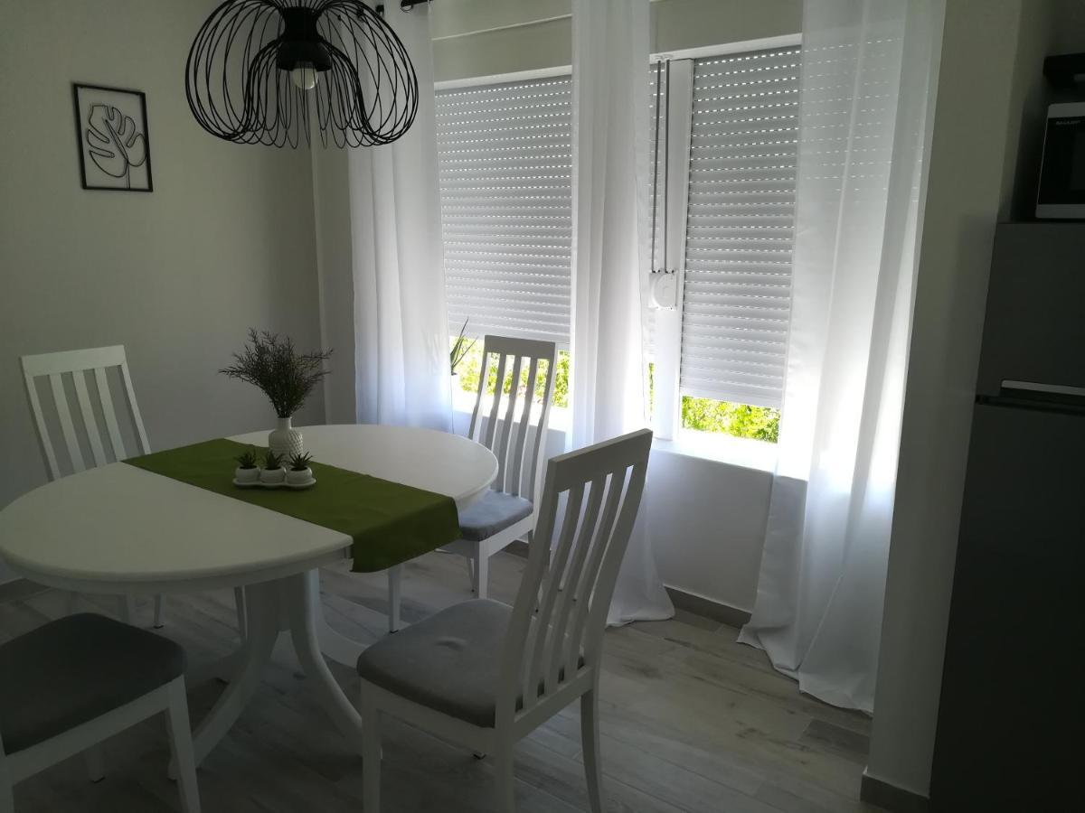 Apartmani Hermes 야드리야 외부 사진