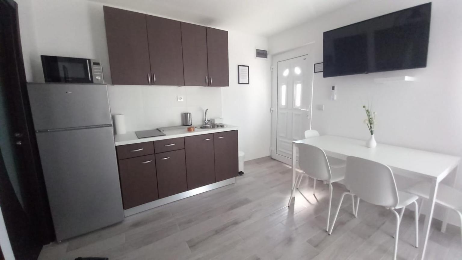 Apartmani Hermes 야드리야 외부 사진